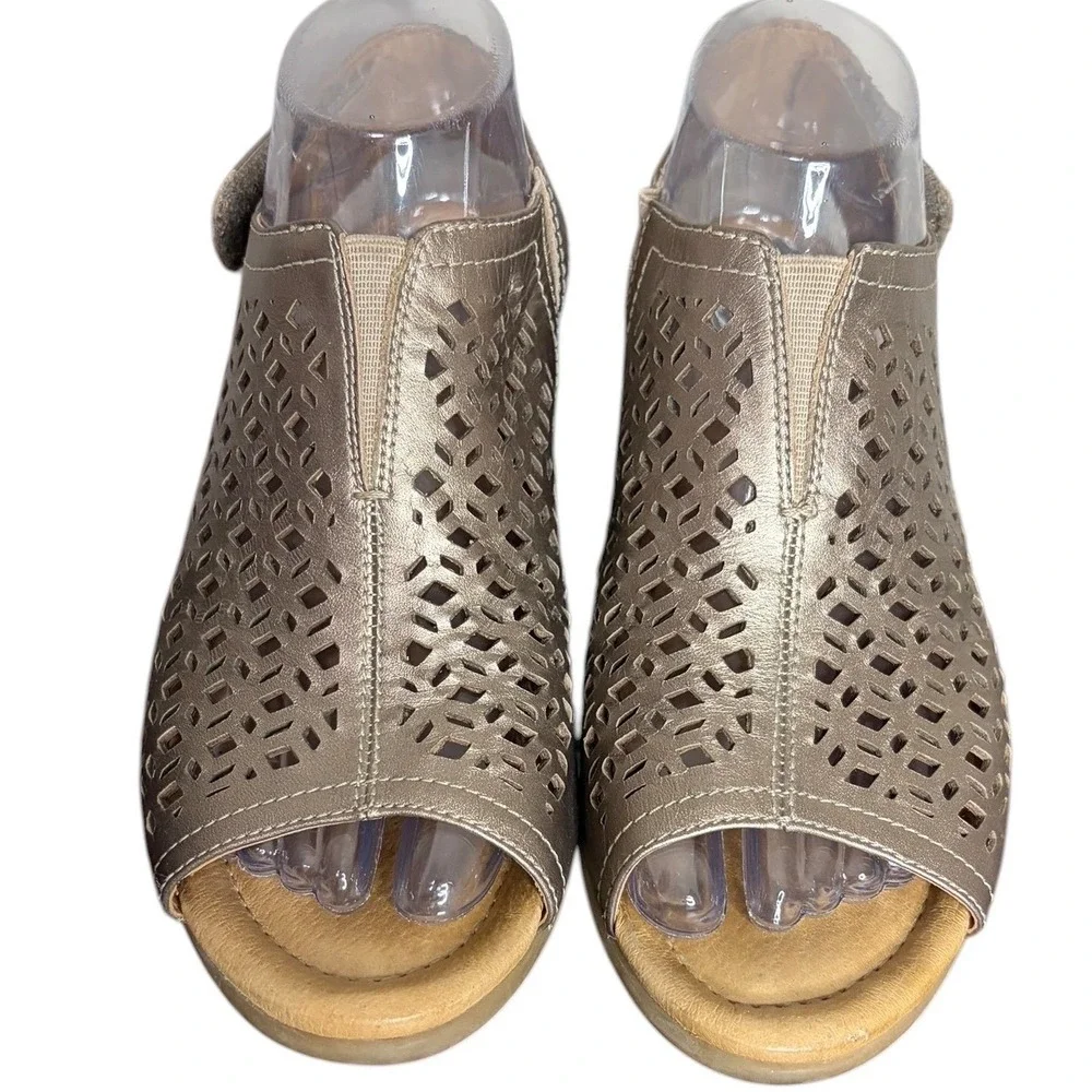 Earth‎ Platinum Cascade Wedge Laser Cut Sandals Women's Size 8.5D Wide